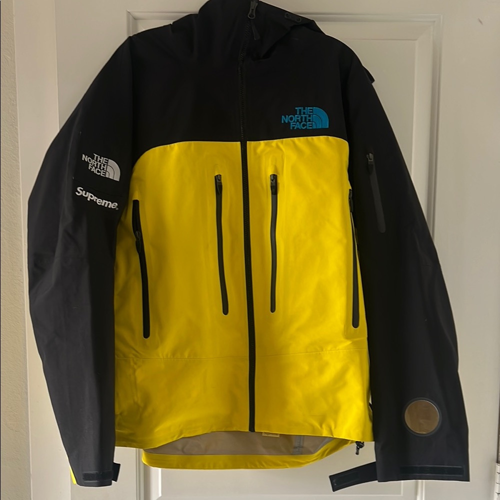 Supreme x The North Face men’s hooded jacket LARGE